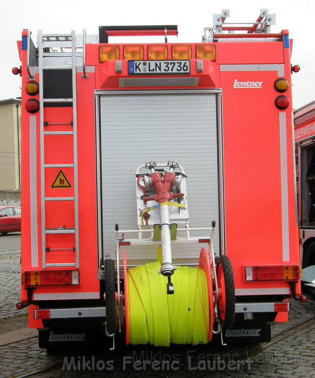 Neue LF`s fuer Koeln Uebergabe in Koeln Deutz an den Wachen  P019.JPG